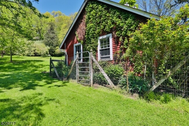 Building Photo - 32 Van Syckles Rd