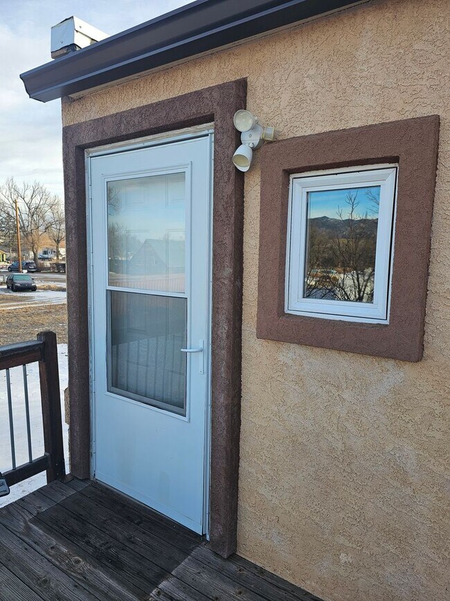 Foto del edificio - 1 bedroom, 1 bath- Duplex top unit