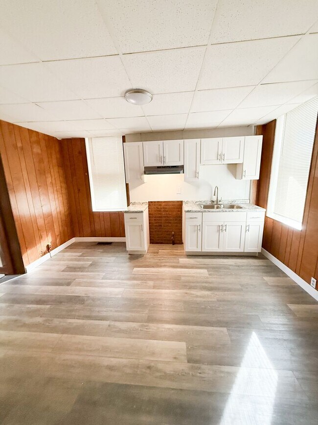 Building Photo - 2bed 1bath New Remodel!!!