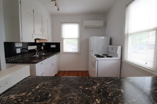 Building Photo - November FREE On This One Bedroom One Bath...