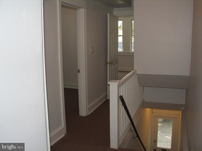 Building Photo - 24 E Eagle Rd