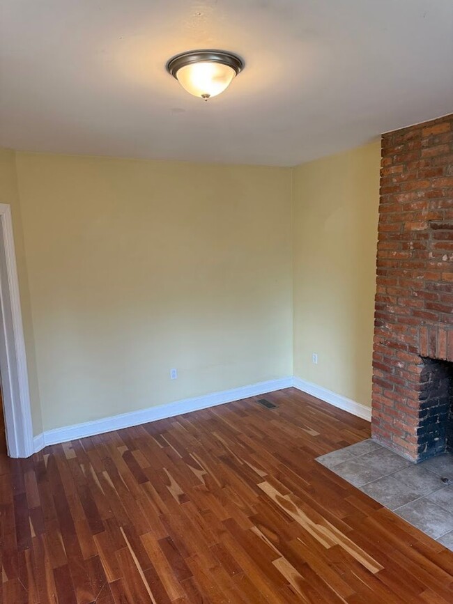 Building Photo - 5552 Avondale Pl