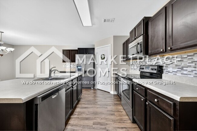 Building Photo - 2758 Lily Cir