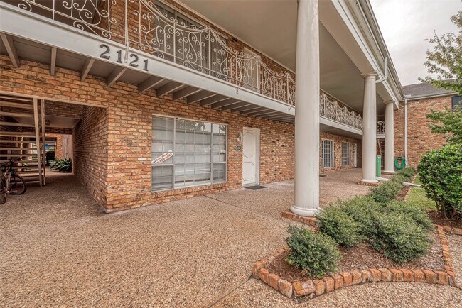 Foto del edificio - 2201 Fountain View Dr