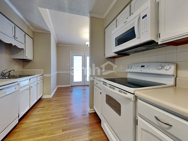 Building Photo - 5721 Jamaica Ln