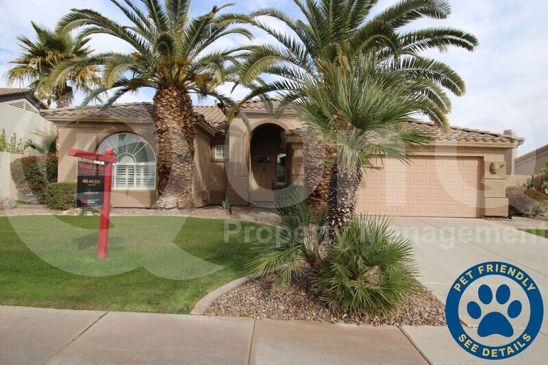 Foto principal - 948 W Redwood Dr