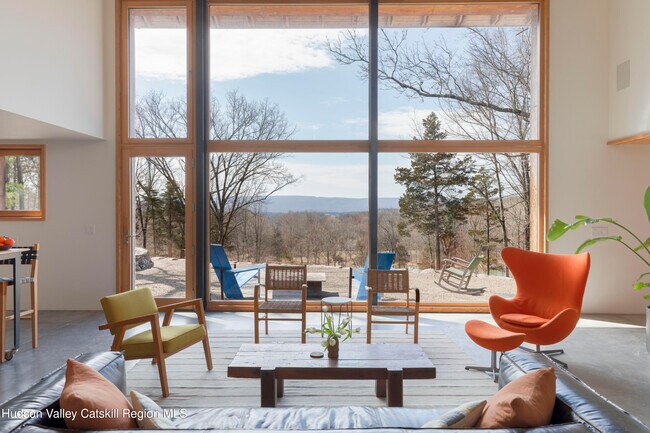 Foto del edificio - 94 Cherry Hill Rd