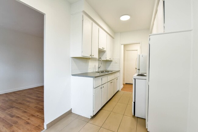 Building Photo - 809 Av. Bloomfield