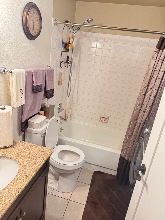 Baño #2 con suelo radiante - 932 22nd Ave S