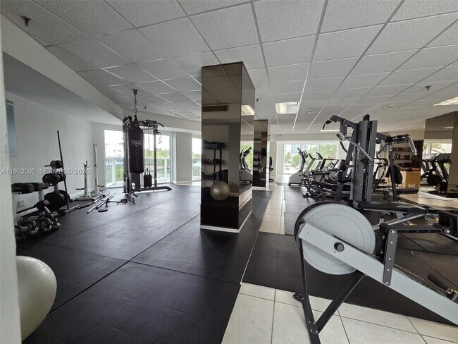 Foto del edificio - 2401 Collins Ave