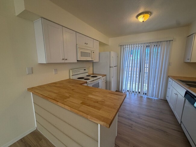 Building Photo - Louisiana Blvd SE-1125