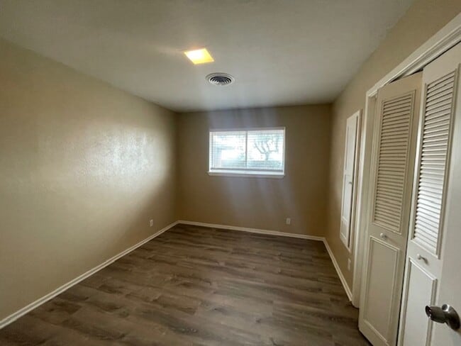 Building Photo - Spacious Northwest Single-Family Home for Rent