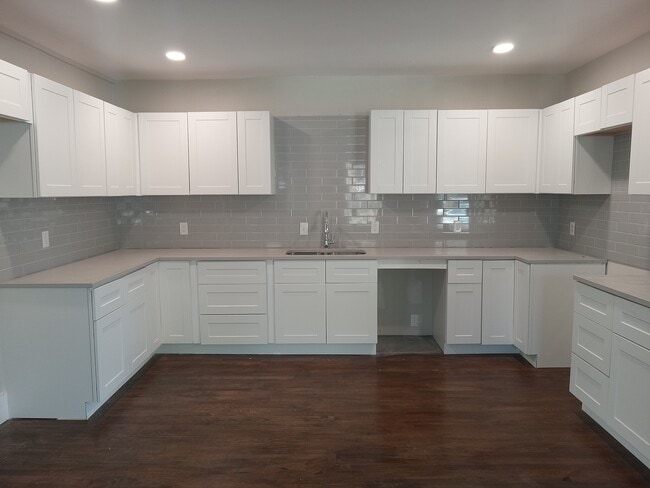 Building Photo - 11207 Myrtice Dr