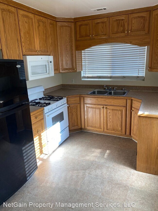Foto del edificio - 3 br, 1 bath House - 67 N 300 W