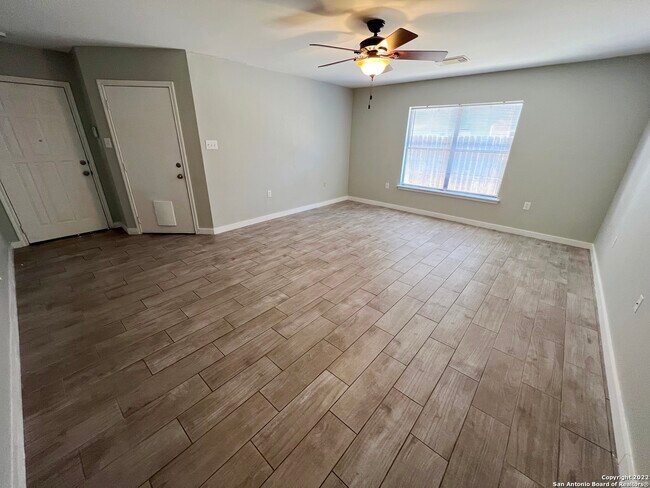 Foto del edificio - 9114 Victory Pass Dr