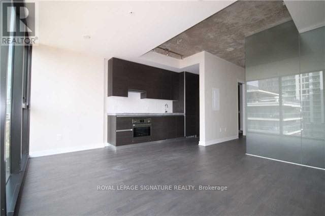 Photo du bâtiment - 629 King St W