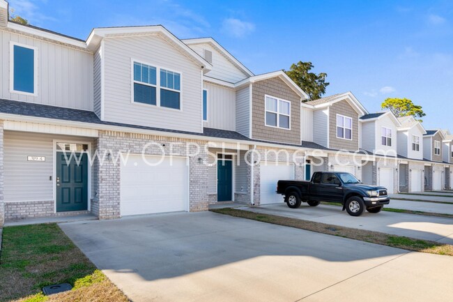 Foto del edificio - AVAILABLE NOW!