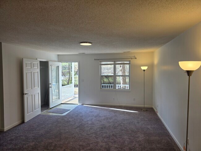 Foto del edificio - 30 Robinson Cove Rd