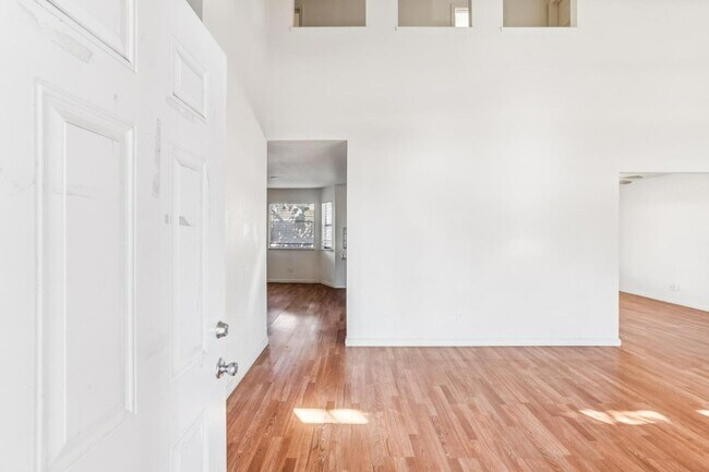 Foto del edificio - 2410 Lincoln Blvd