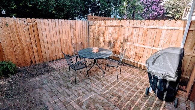 Private backyard - 1925 Kater St