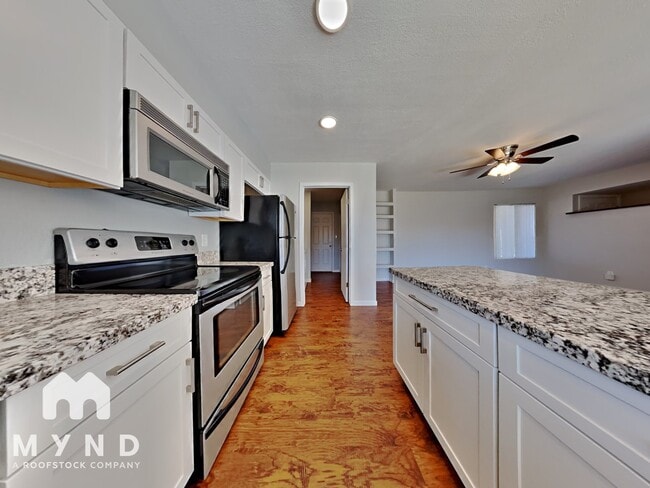 Building Photo - 725 W Utopia Rd