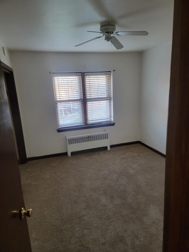1135 W Atkinson Ave Unit 8, Milwaukee, WI 53206 Room for Rent in