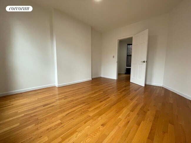 Foto del edificio - 321 E 93rd St