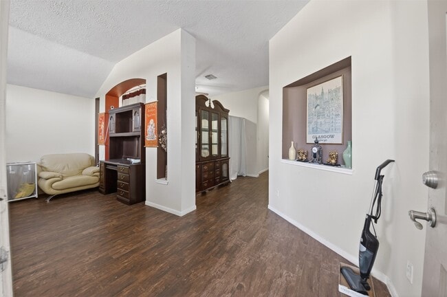 Building Photo - 21430 Meadowhill Dr