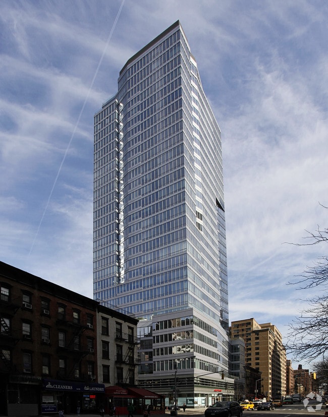 Building Photo - Casa 74
