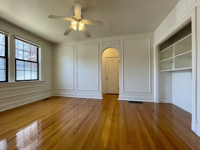 Foto del edificio - 6216-20 Northwood Ave