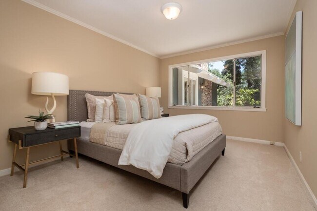 Building Photo - 24151 Dawnridge Dr