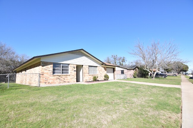 Building Photo - 1819 Janis Dr
