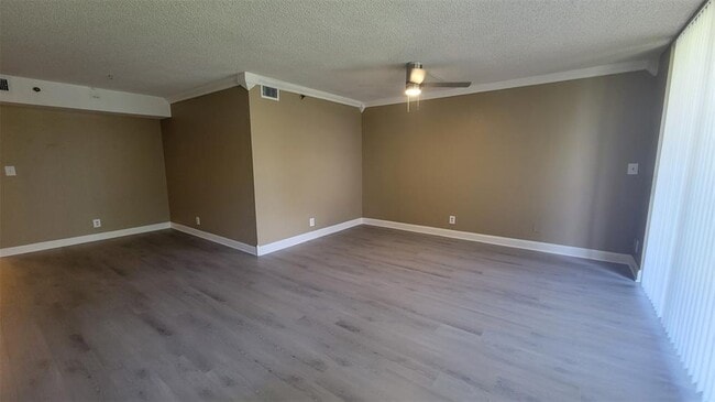 Building Photo - 3100 W Rolling Hills Cir