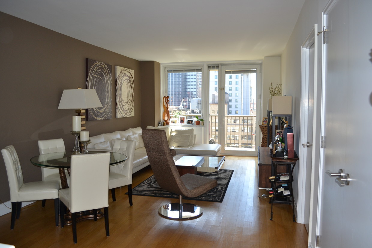 Foto principal - 212 E 47th St