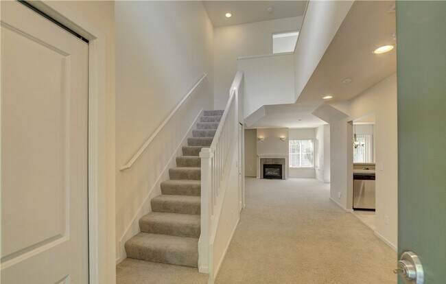 Building Photo - 2bd/2.5ba Redmond Townhouse
