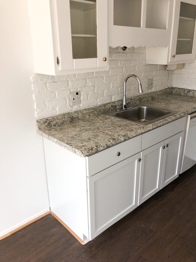 Kitchen - 38947 Golfview Dr E