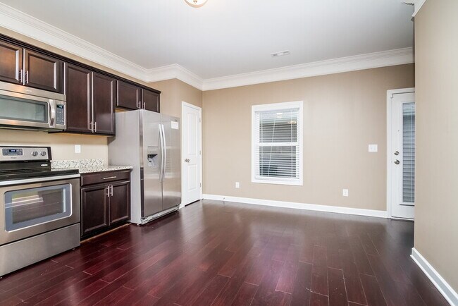 Building Photo - 2232 Dale View Dr