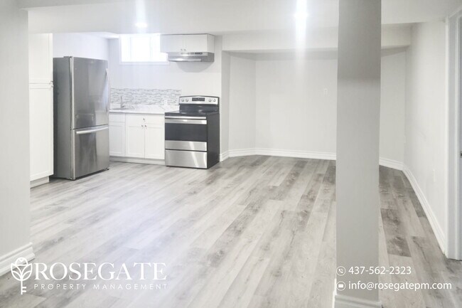 Photo du bâtiment - Bright 2-Bedroom Basement Apartment in Aja...