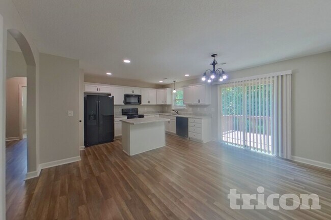 Foto del edificio - 456 Blairwood Ct