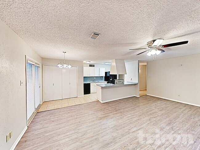 Foto del edificio - 7309 Hedge Dr