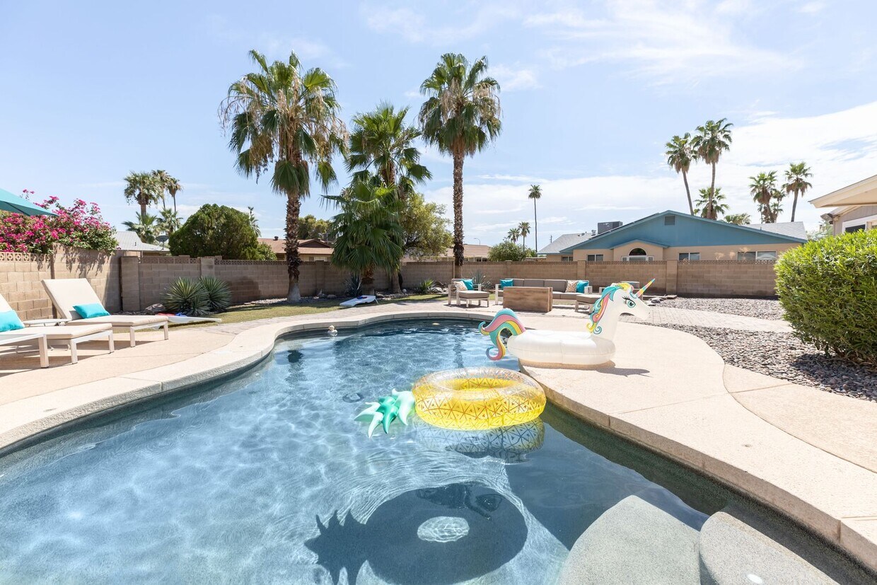 $500 off move in if signed by Sept 15th!! ... - Tempe Beauty! 2199 Sq Ft 4 bedroom 2 bath ...