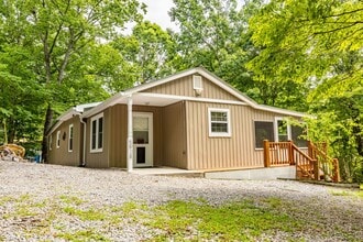 Building Photo - 5928 S Circle Dr