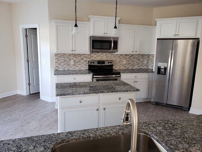 Foto del edificio - Three-Bedroom Home for Rent in New Riverside!