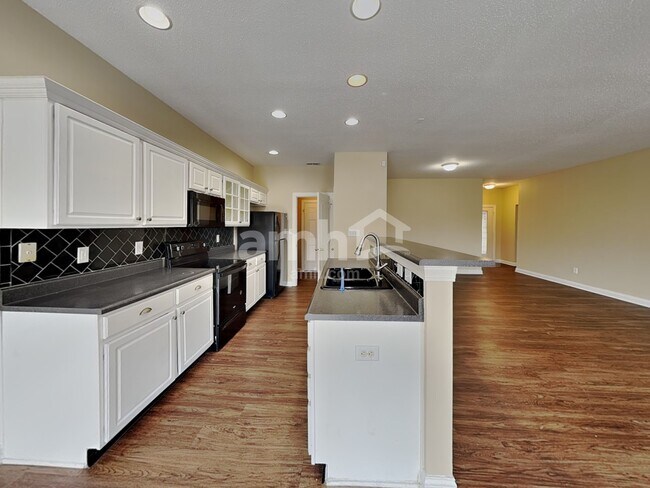 Foto del edificio - 5902 Cabot Dr