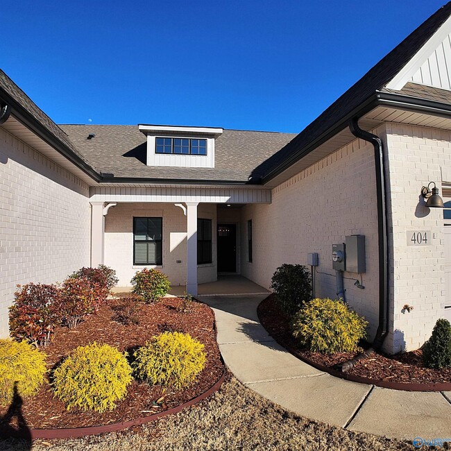 Building Photo - 404 Tillane Pk Cir