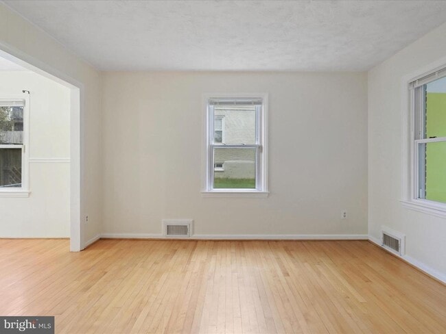 Building Photo - 2614 Jefferson Dr