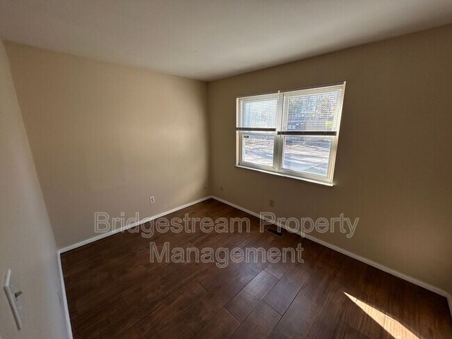 Foto del edificio - 1901 Hazel Ave