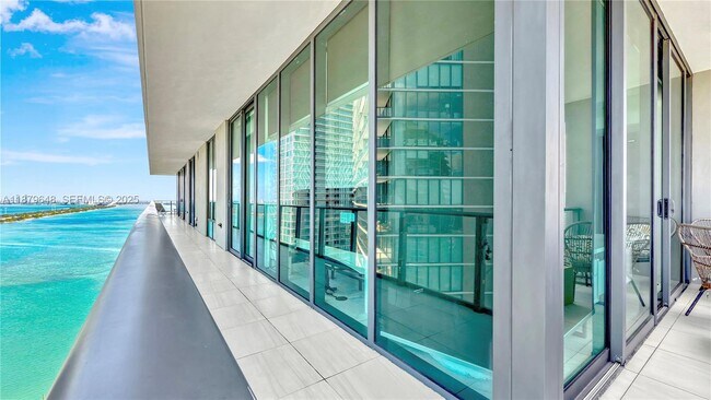 Foto del edificio - 480 NE 31st St