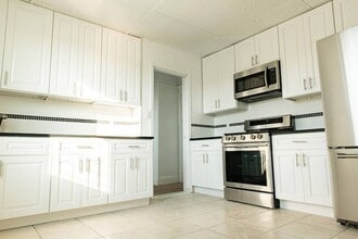 Building Photo - 14 Horton Ave