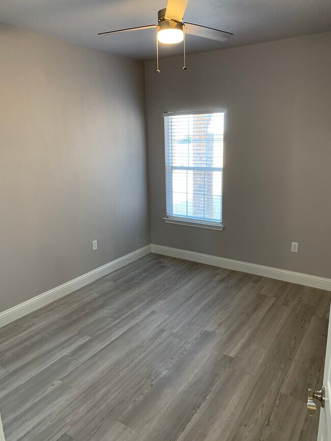 Foto del edificio - 2644 E 14th St